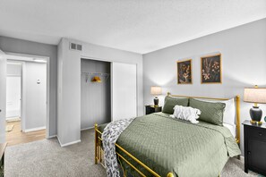 Room - Stylish Birmingham Retreat Near UAB - King Bed (Homewood)