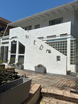 Exterior - Venice beach house retreat,steps to the sands (Los Angeles)