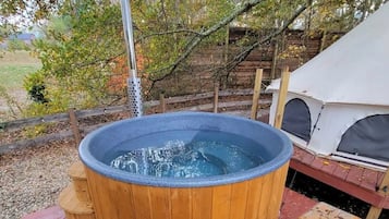 Outdoor spa tub