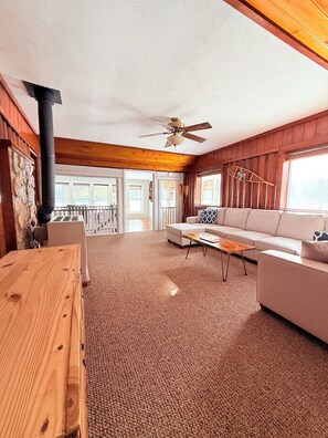 Smart TV - 3-bedroom lake house minutes from Pictured Rocks boat cruises and Munising! (Wetmore)