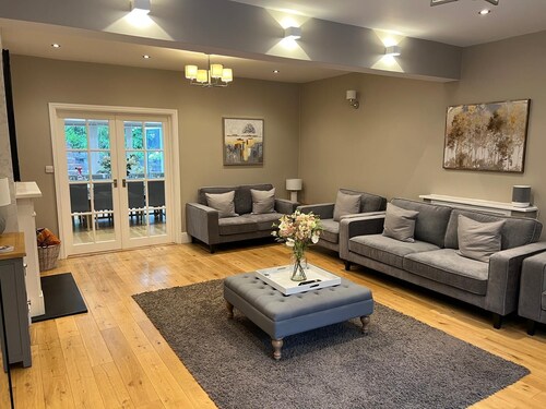 Seaside Sussex Escape - Hot Tub, Game Room, Outdoor Dining, Garden, Pets Welcome