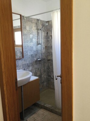 Shower, jetted tub, hair dryer, bidet - Residencial Monte Gordo Golf Rei Algarve (Monte Gordo)