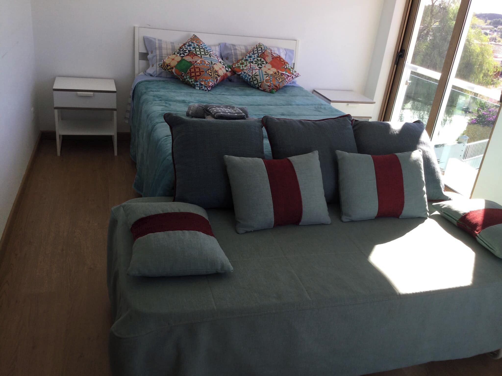 5 bedrooms, iron/ironing board, WiFi, bed sheets