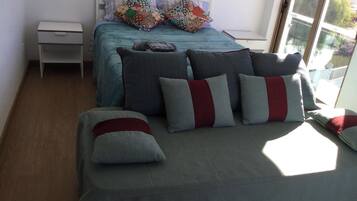 5 bedrooms, iron/ironing board, WiFi, bed sheets