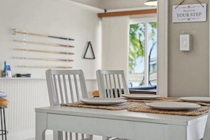 Dining - Aruba Breeze Retreat | Hot Tub & Pool Table (Fort Myers)