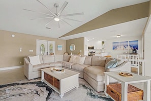 Smart TV, books, offices - Aruba Breeze Retreat | Hot Tub & Pool Table (Fort Myers)