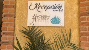 A reception sign for La Hacienda Hotel. - La Hacienda Hotel - Mineral de Pozos (Mineral de Pozos)