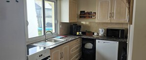 Private kitchen - Cosy, comfortable studio! (Tremblay-en-France)