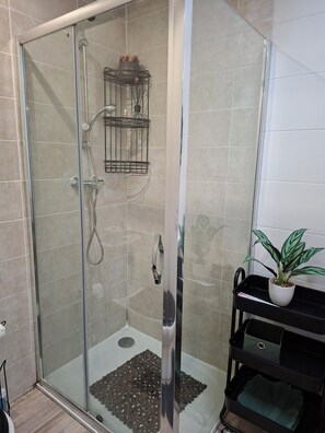 Bathroom - Cosy, comfortable studio! (Tremblay-en-France)