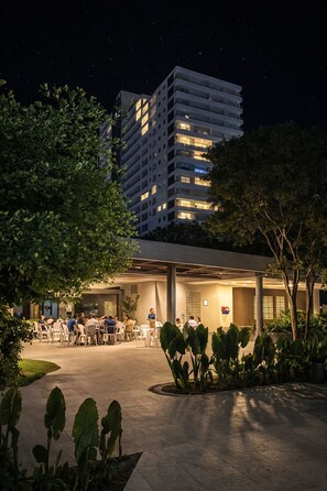 Outdoor dining - Beachfront getaway : Swimming pools & beach (Santa Marta)