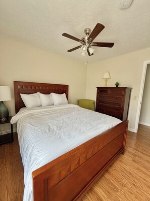 4 bedrooms, desk, iron/ironing board, free WiFi