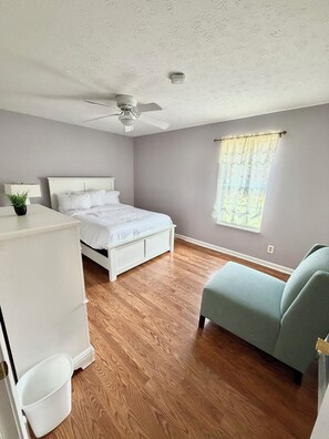 4 bedrooms, desk, iron/ironing board, free WiFi
