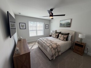 Room - The Horse Park House - 5 Bedrooms, Brand New! (Raeford)