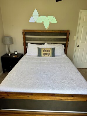 Room - Cozy North St. Pete Pet-Friendly Cottage (St. Petersburg)