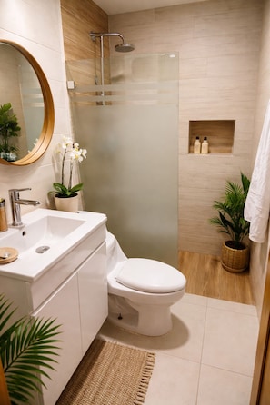 Dusche, Haartrockner, Handtücher, Seife