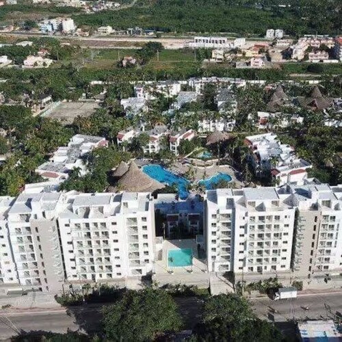 Boca Chica Apt w/Pool, Balcony &2min Beach Walk!