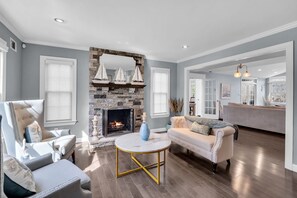 Living area - Lakefront Oasis Near the Beach (Toms River)