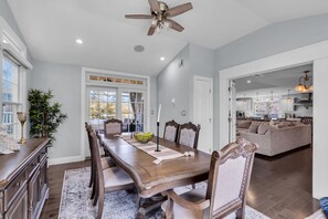 Dining - Lakefront Oasis Near the Beach (Toms River)