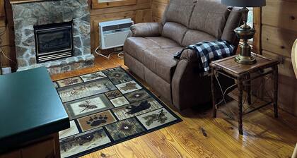 Eastatoee Bears Cabin A with Mtn and Waterfall Hikes