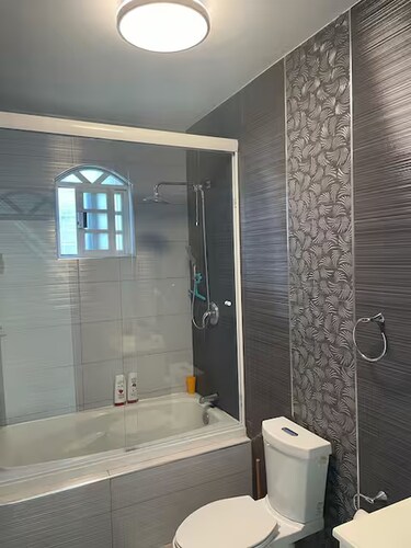 Beautiful, modern 2-bedroom home located on a private street.