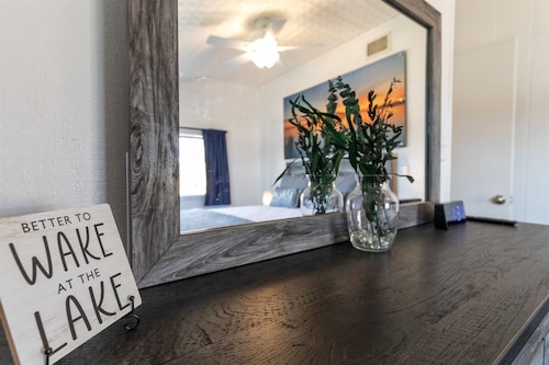 Best Sunsets on the Lake! 2-Bed 1-Bath | Gameroom!