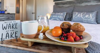 Best Sunsets on the Lake! 2-Bed 1-Bath | Gameroom!