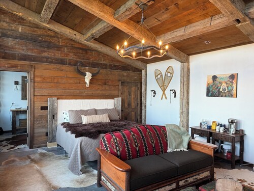 Luxury Off-Grid Lodge with the Best Views in Montana