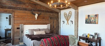 Luxury Off-Grid Lodge with the Best Views in Montana