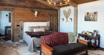 Luxury Off-Grid Lodge with the Best Views in Montana