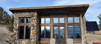 Luxury Off-Grid Lodge with the Best Views in Montana
