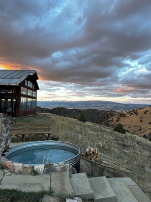 Outdoor spa tub