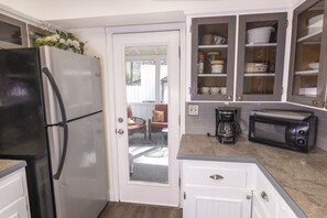 Fridge, microwave, oven, stovetop - Near Bass Lake | Harley`s Hideaway Suite | Hot Tub (Oakhurst)