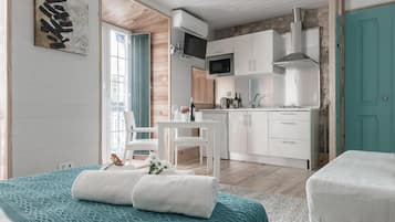 Studio, 1 Queen Bed, Balcony, City View