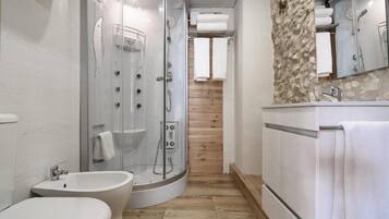 Studio, Balcony, City View | Bathroom