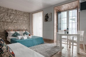Studio - 1 queensize-säng - balkong - utsikt mot staden | Värdeförvaringsskåp på rummet, ljudisolering och strykjärn/strykbräda