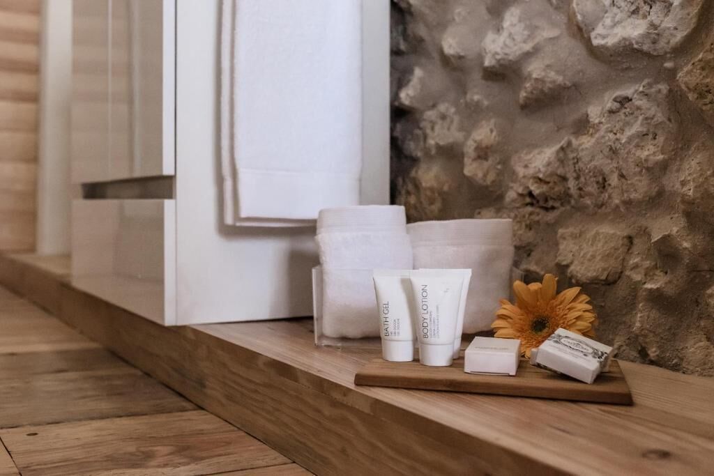 Studio, Balkon, Stadtblick | Badezimmerausstattung