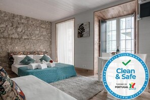Studio, 1 grand lit, balcon, vue ville | Divers