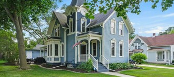 The Ainsworth House - Historic Victorian 3BR Gem