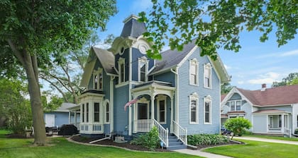 The Ainsworth House - Historic Victorian 3BR Gem