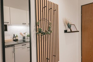 Fridge, microwave, stovetop, dishwasher - Cozy Bergzeit 230: Mountain view | Families | Stylish (Bad Goisern am Hallstättersee)