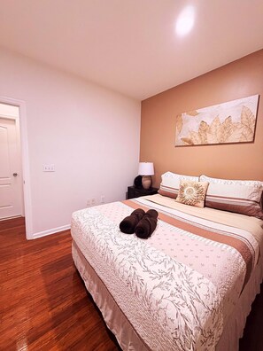 3 habitaciones, tabla de planchar con plancha, wifi y ropa de cama 