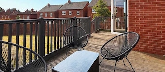 Garden Relaxation, Fast City Access, Free Parking