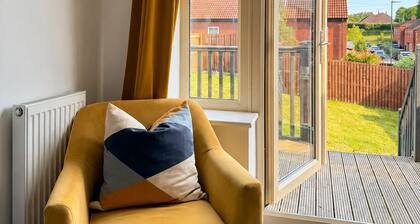 Garden Relaxation, Easy City Centre Access, Secure Parking, Groups & Families