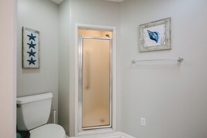 Hair dryer, towels, soap, toilet paper - Sea Pines Serenity w/pool access & beach shuttle (Hilton Head Island)