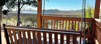 Marvelous 3-bedroom townhome with Pool, Boat Ramp and River Views