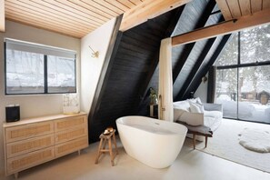 Desk, WiFi, bed sheets - Luxe A-Frame Cabin w/ Heated Floors+Prime Location (Big Bear Lake)