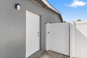 Exterior detail - Hard Rock Stadium Hideaway Guesthouse 1B + Living Den (Miami Gardens)