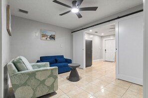 Living area - Hard Rock Stadium Hideaway Guesthouse 1B + Living Den (Miami Gardens)