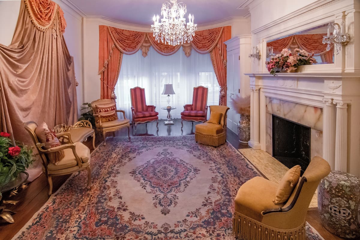 Comfort-værelse med dobbeltseng eller 2 enkeltsenge - udsigt til gårdsplads | Interiør