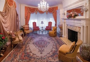 Comfort-værelse med dobbeltseng eller 2 enkeltsenge - udsigt til gårdsplads | Interiør